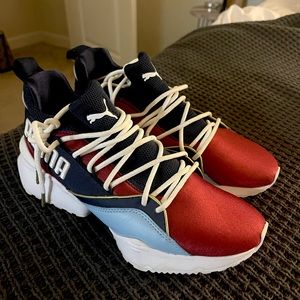 Women’s Puma Tennis Shoes 7.5